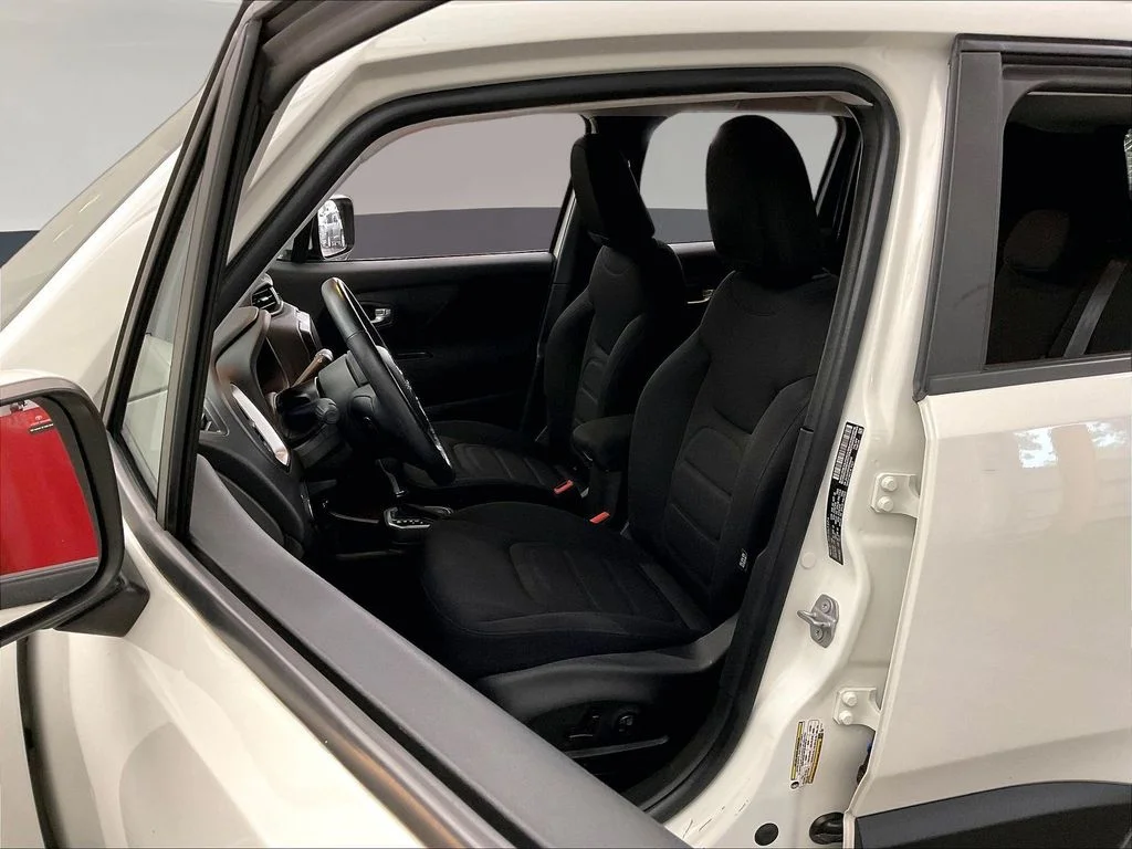 Used 2021 White Jeep Latitude image 29