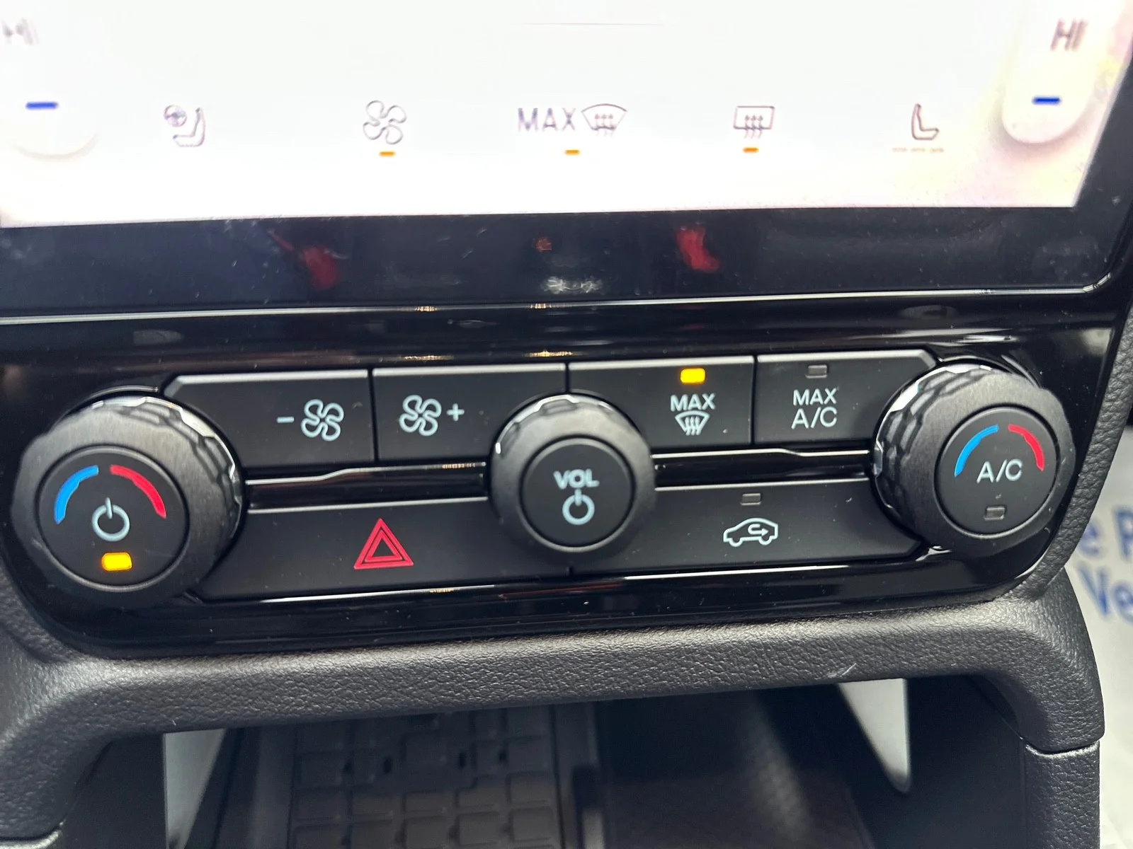 New 2024 Cactus Gray Ford LARIAT image 32