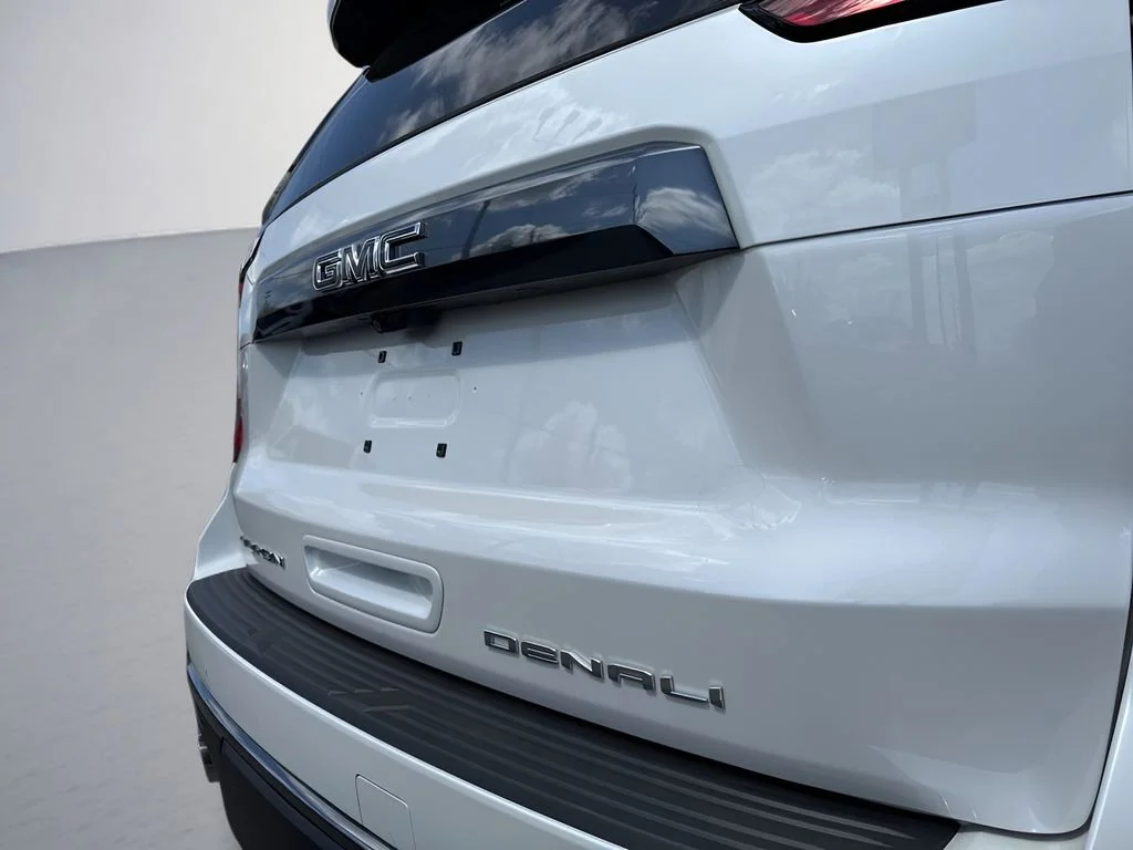Used 2023 White Frost Tricoat GMC Denali Ultimate image 37
