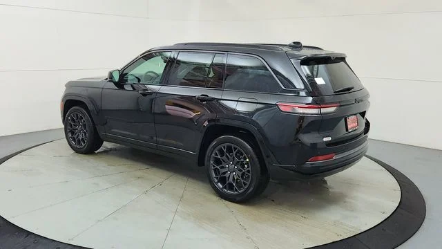 New 2026 Diamond Black Crystal Pearl-Coat Exterior Paint Jeep Summit image 7