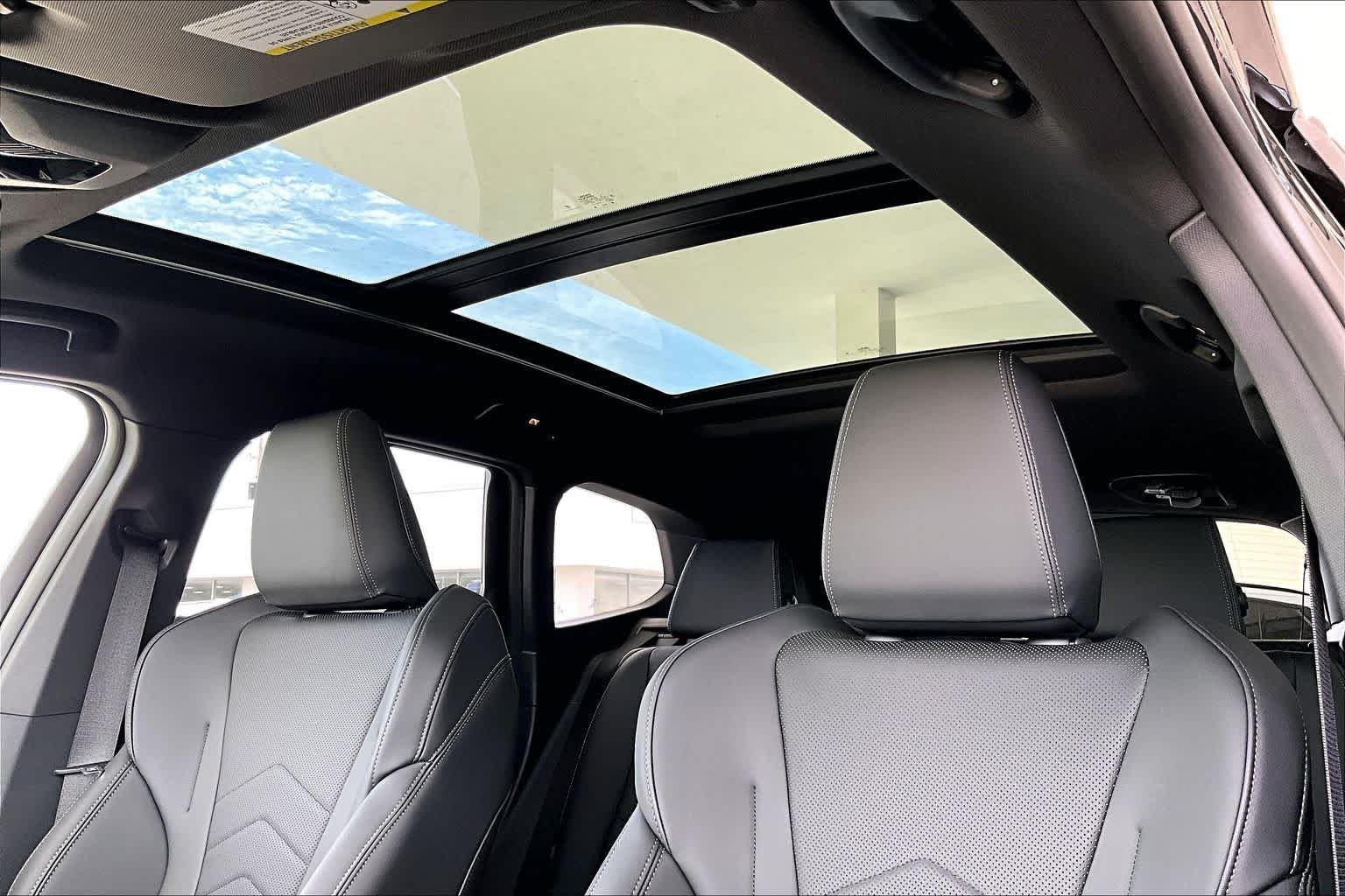New 2026 Black Sapphire Metallic BMW xDrive28i image 18