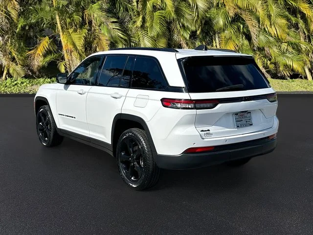 Used 2023 White/off-white Jeep Altitude X image 7