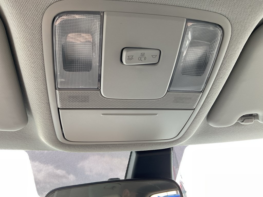 Used 2025 Whi Kia LX image 27