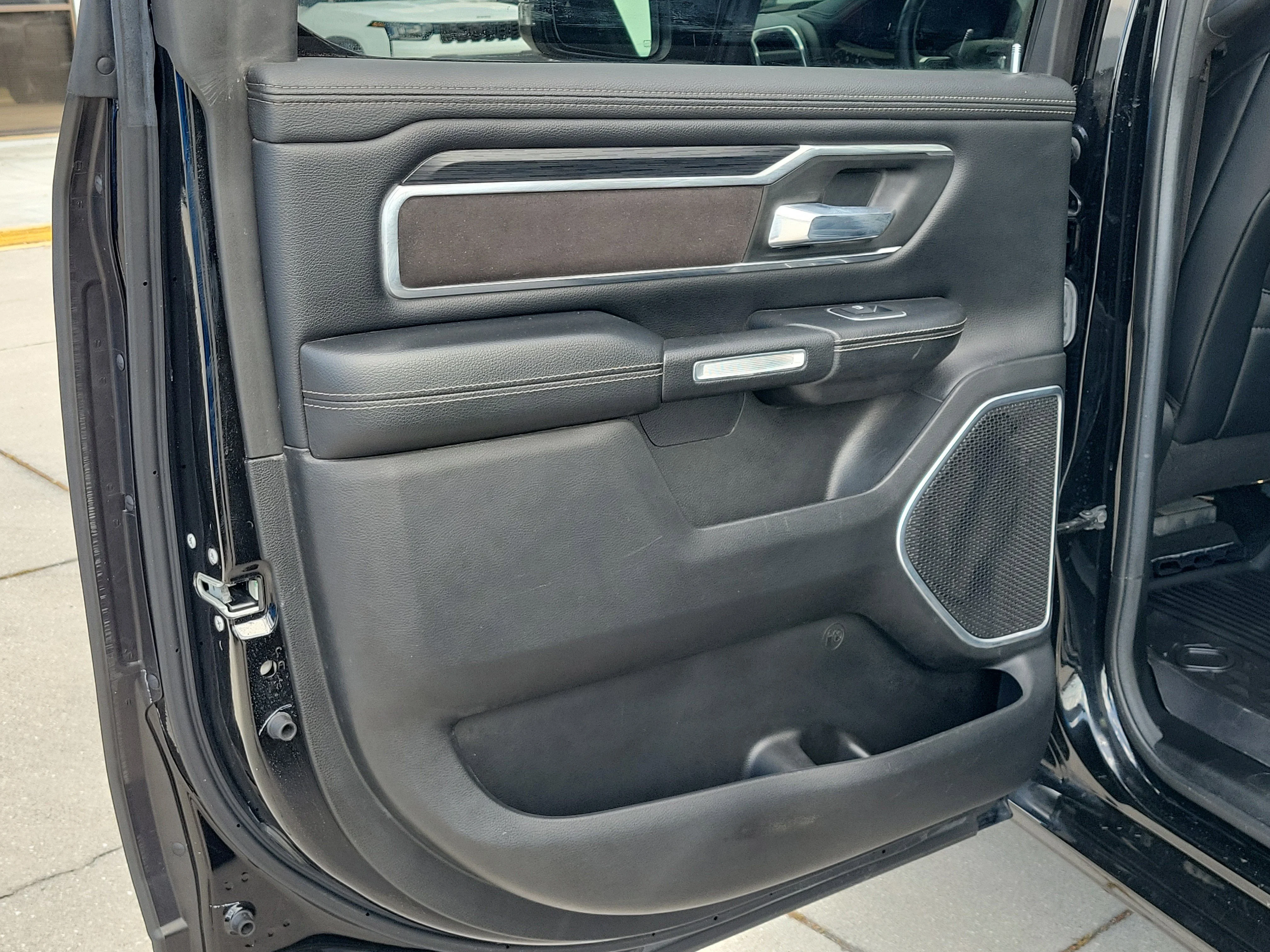 Used 2023 Diamond Black Crystal Pearlcoat Ram Laramie image 13