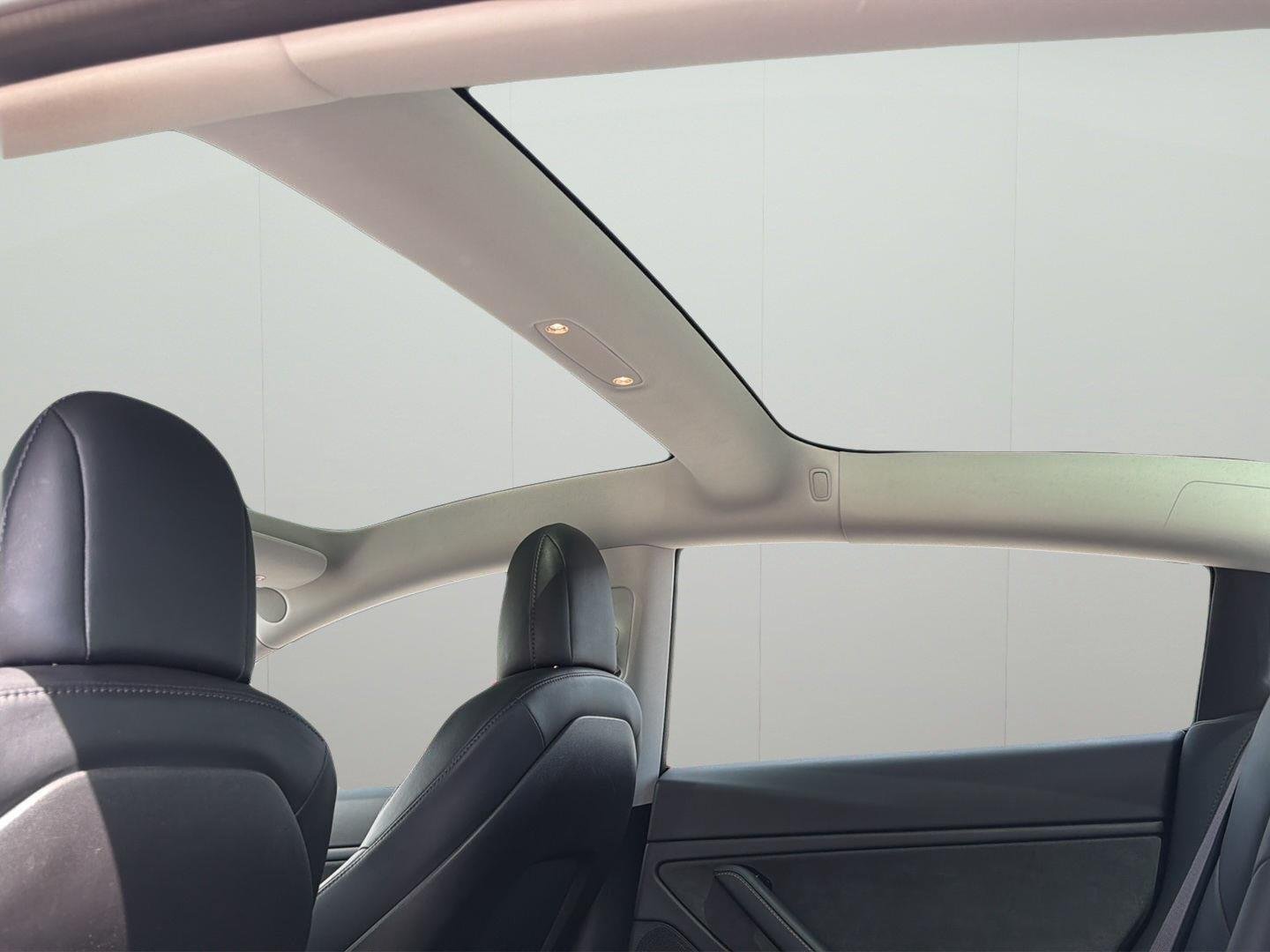 Used 2018  Tesla Long Range Battery image 20