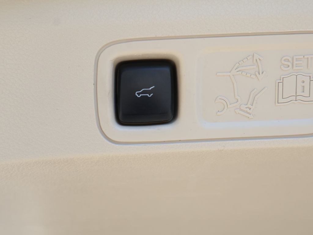 Used 2020 White Lincoln Reserve image 19