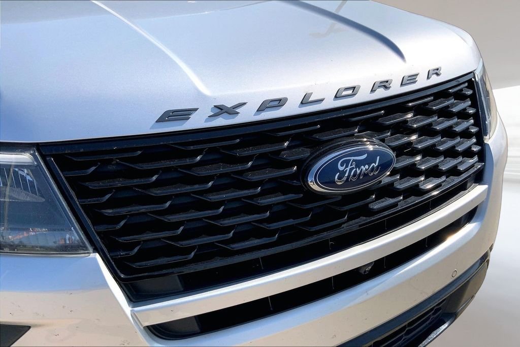 Used 2018 Ingot Silver Ford Sport image 28