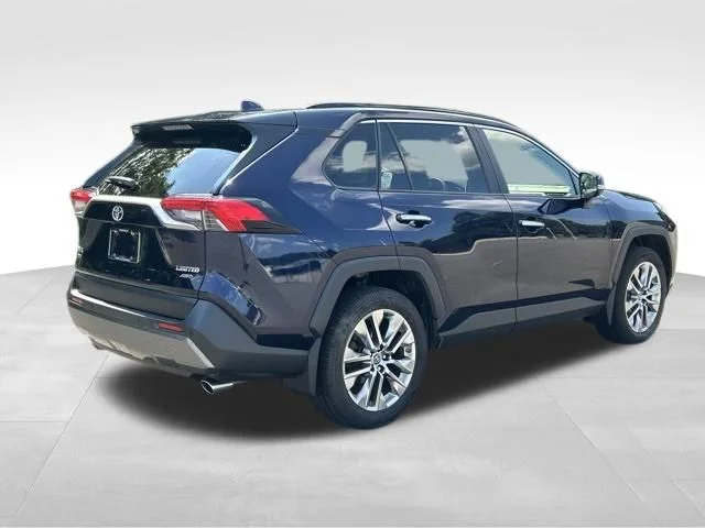 Used 2019  Toyota Limited image 5