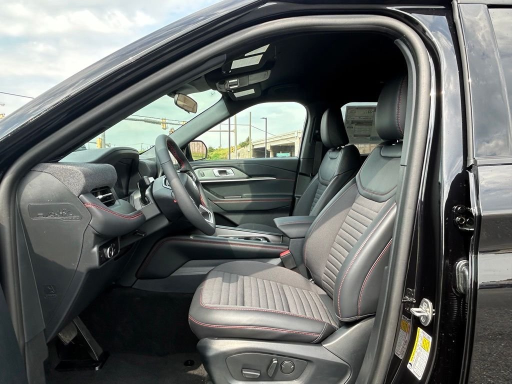New 2027 Agate Black Metallic Ford ST-Line image 12