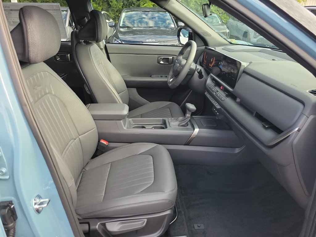 New 2027 Frost Blue / Black Roof Kia X-Line S image 7