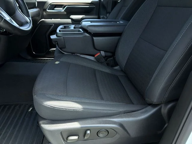Used 2025 White Chevrolet LT image 22