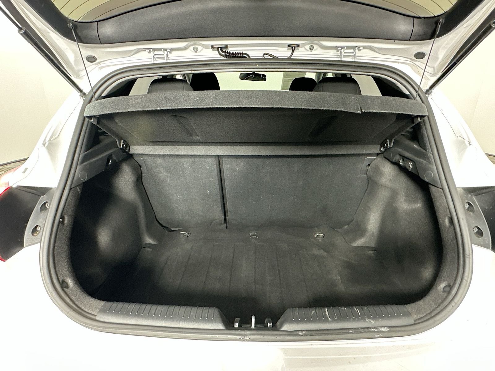 Used 2014 Monaco White Hyundai Base image 23