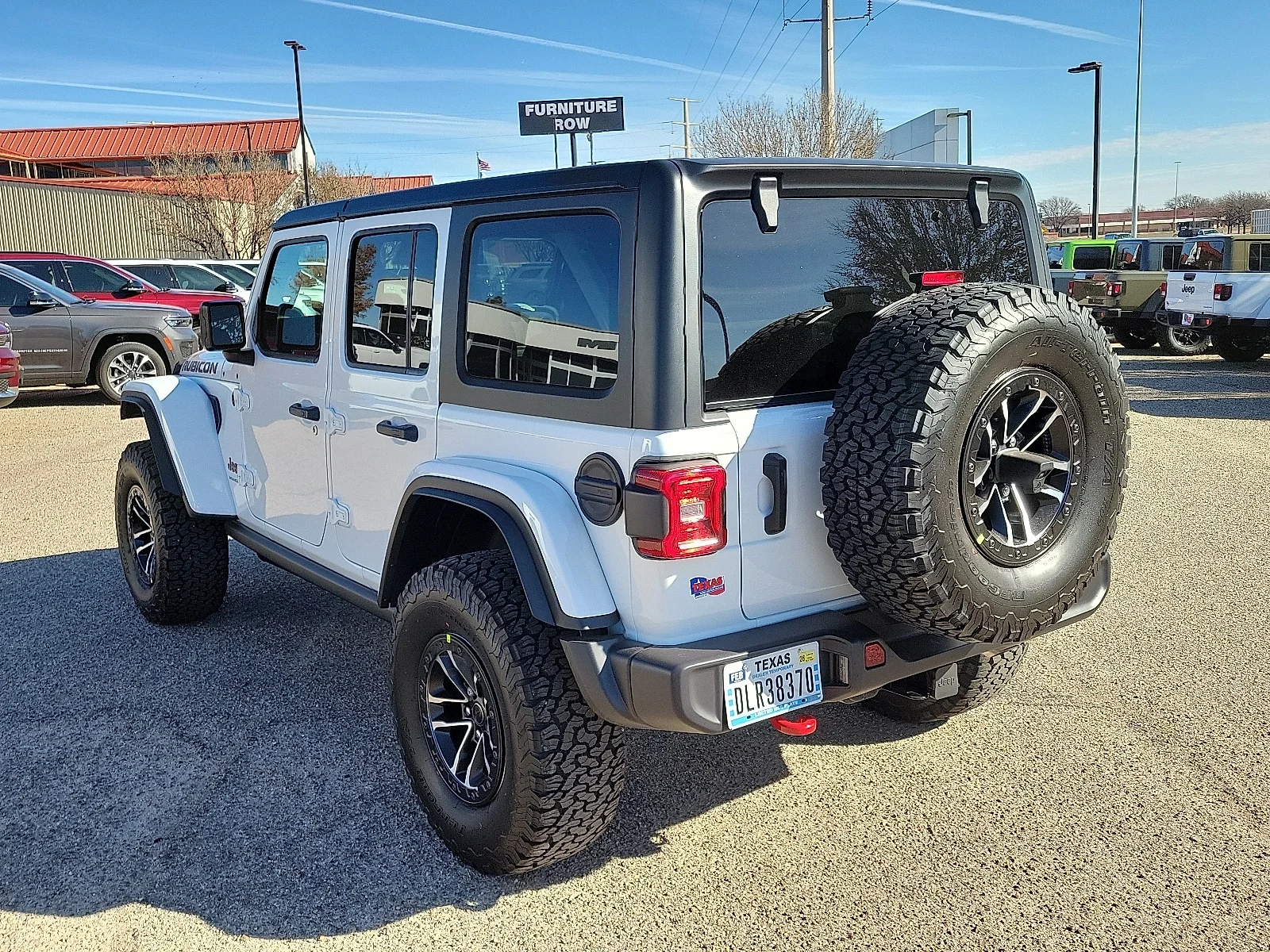 New 2026 PW7 Bright Whit Jeep 4-DOOR RUBICON image 3