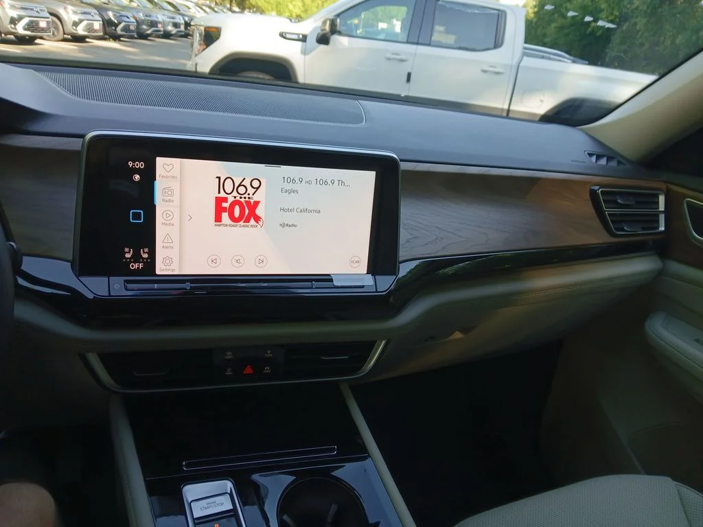 New 2026 Green Volkswagen SE w/Technology image 17