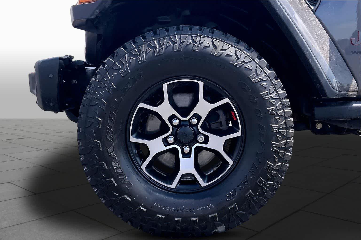 Used 2018 Granite Crystal Metallic Clearcoat Jeep Rubicon image 10