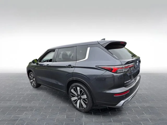 Used 2025 Gray Mitsubishi SE image 5