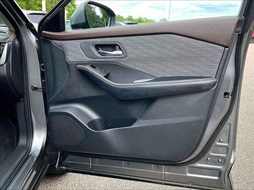 Used 2023 Gray Nissan SV image 12