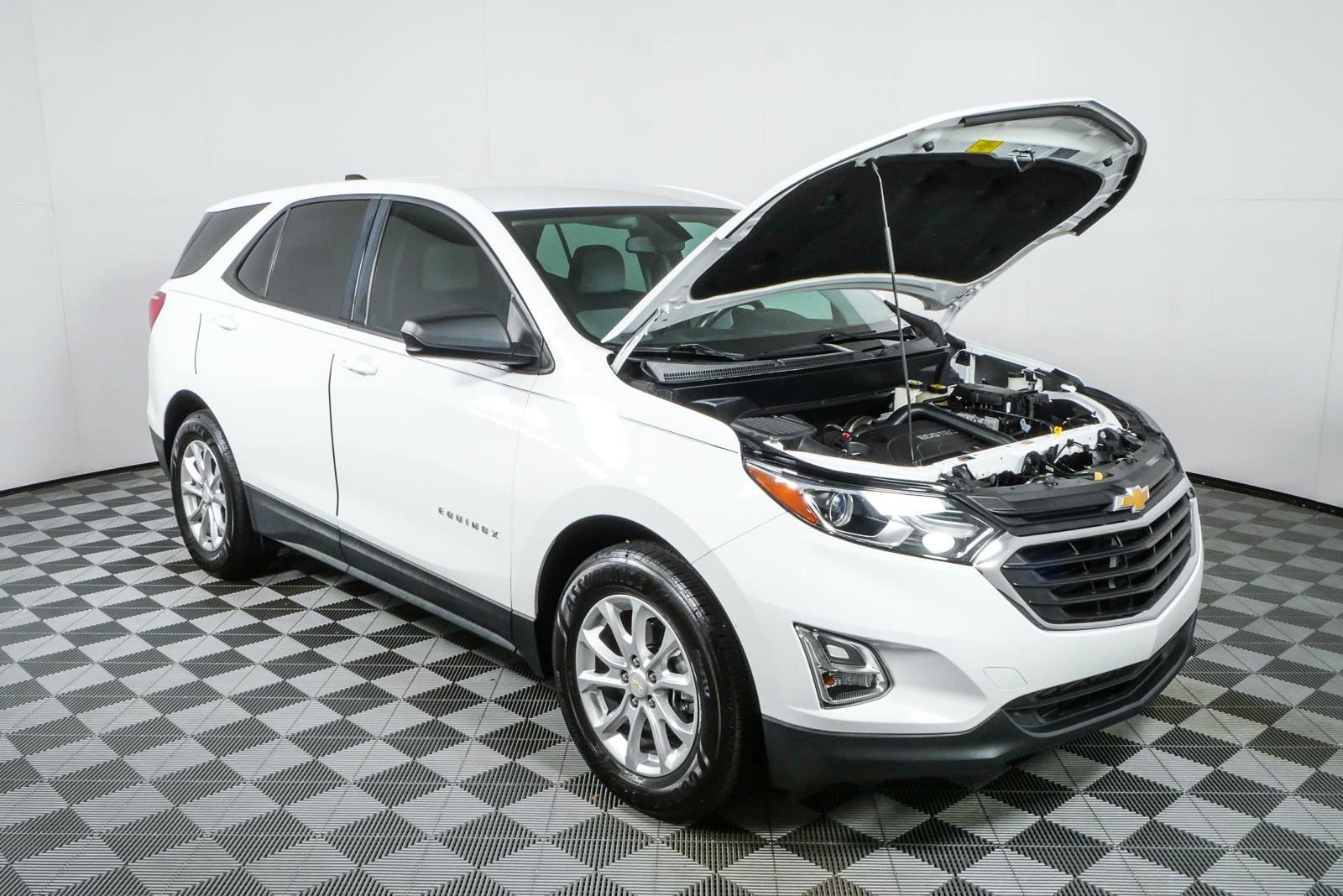 Used 2018 SUMMIT WHITE Chevrolet LS image 31
