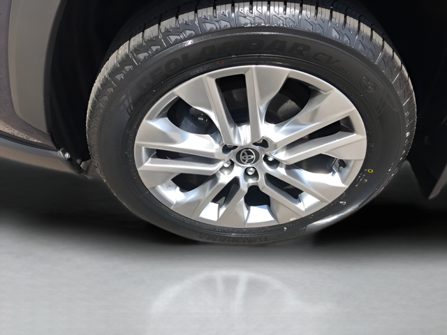 Used 2024  Toyota XLE Premium image 20