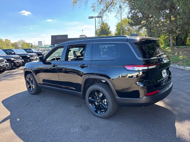New 2027 High-Gloss Black Paint Jeep Limited image 8