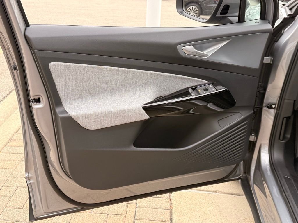 New 2025 Silver Mist Metallic Volkswagen Pro image 8