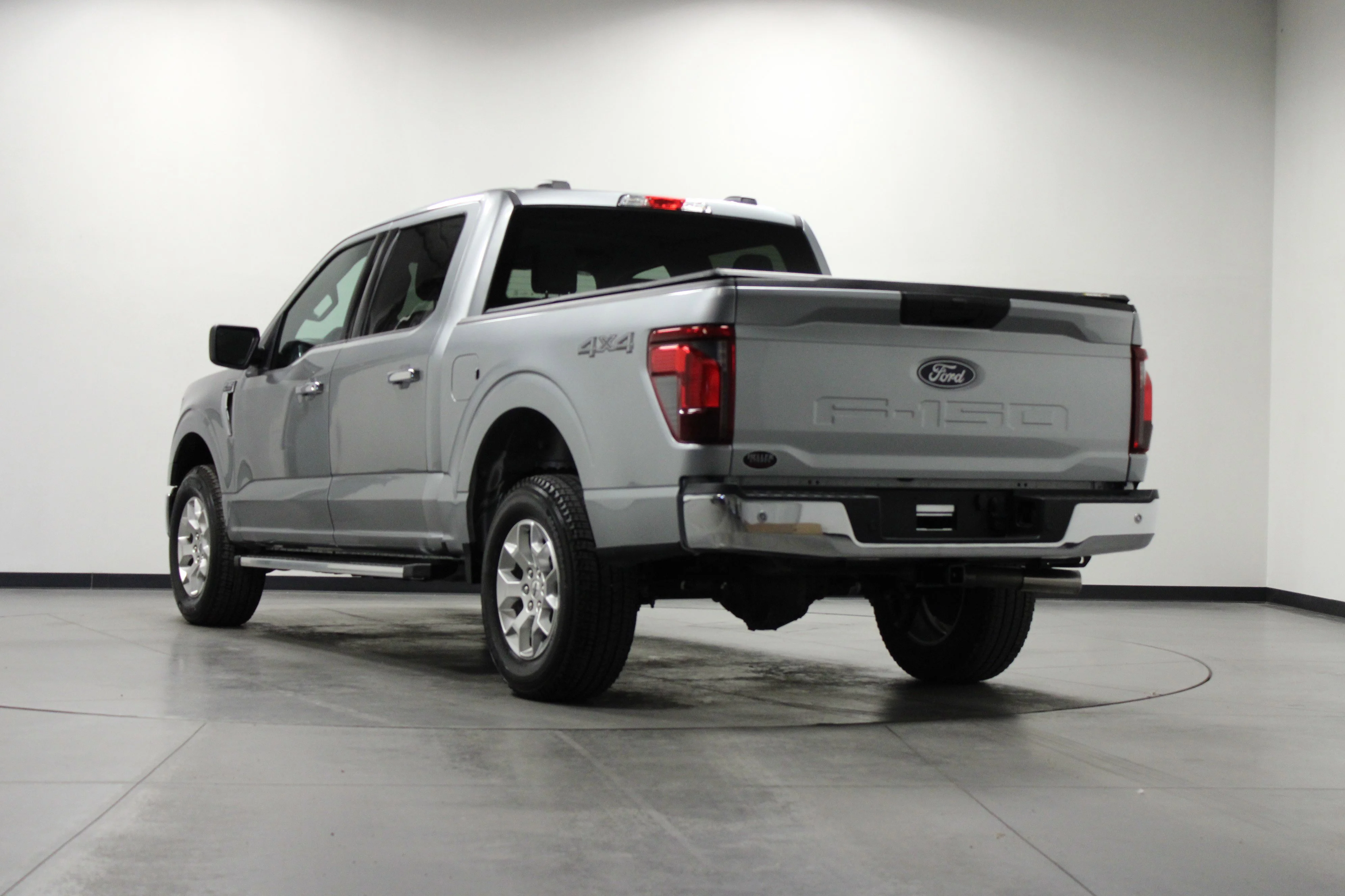 Used 2025 Iconic Silver Metallic Ford XLT image 6