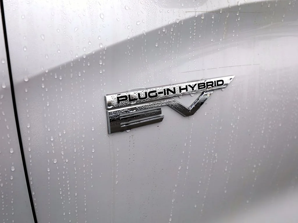New 2025 White Diamond Mitsubishi SE image 28