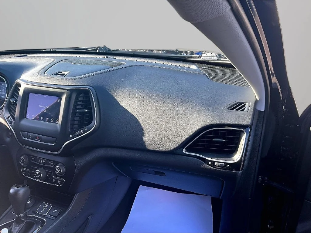 Used 2020 Black Jeep Latitude Plus image 18