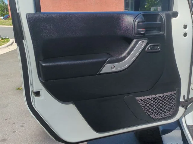 Used 2018 White Jeep Unlimited Sahara image 30