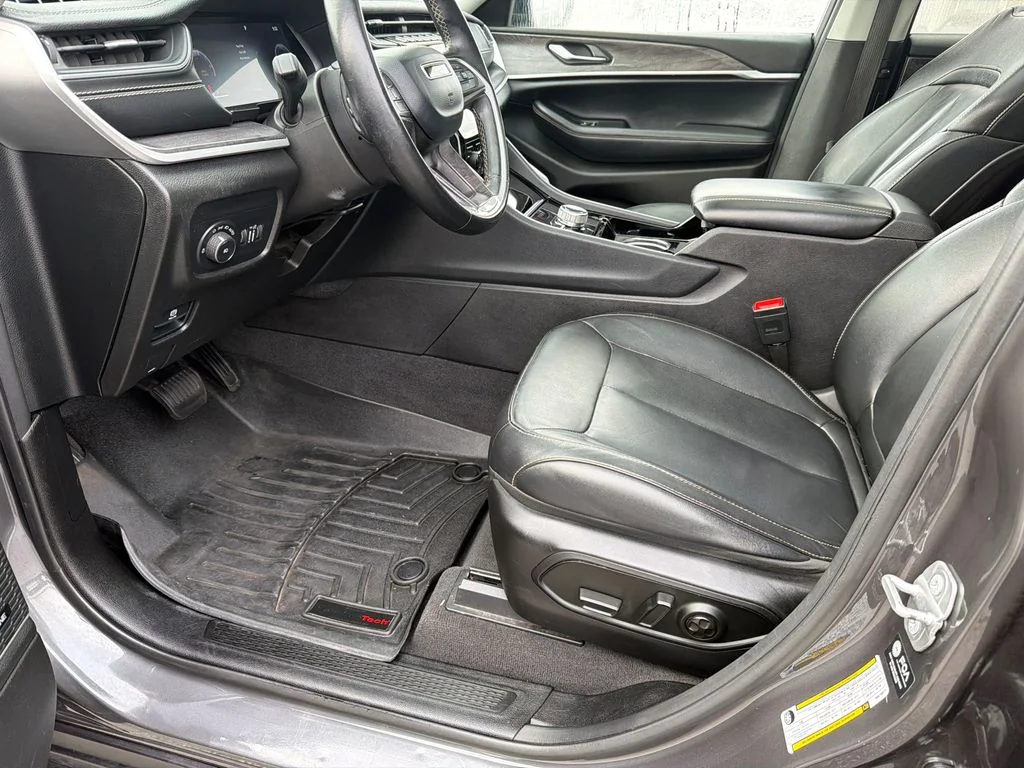 Used 2022 Gray Jeep Limited image 9
