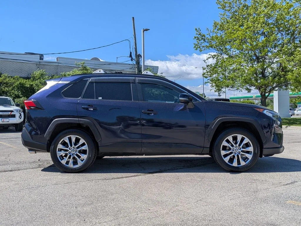 Used 2020 Blue Toyota XLE Premium image 8