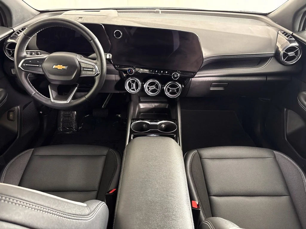 Used 2024 Summit White Chevrolet LT image 18