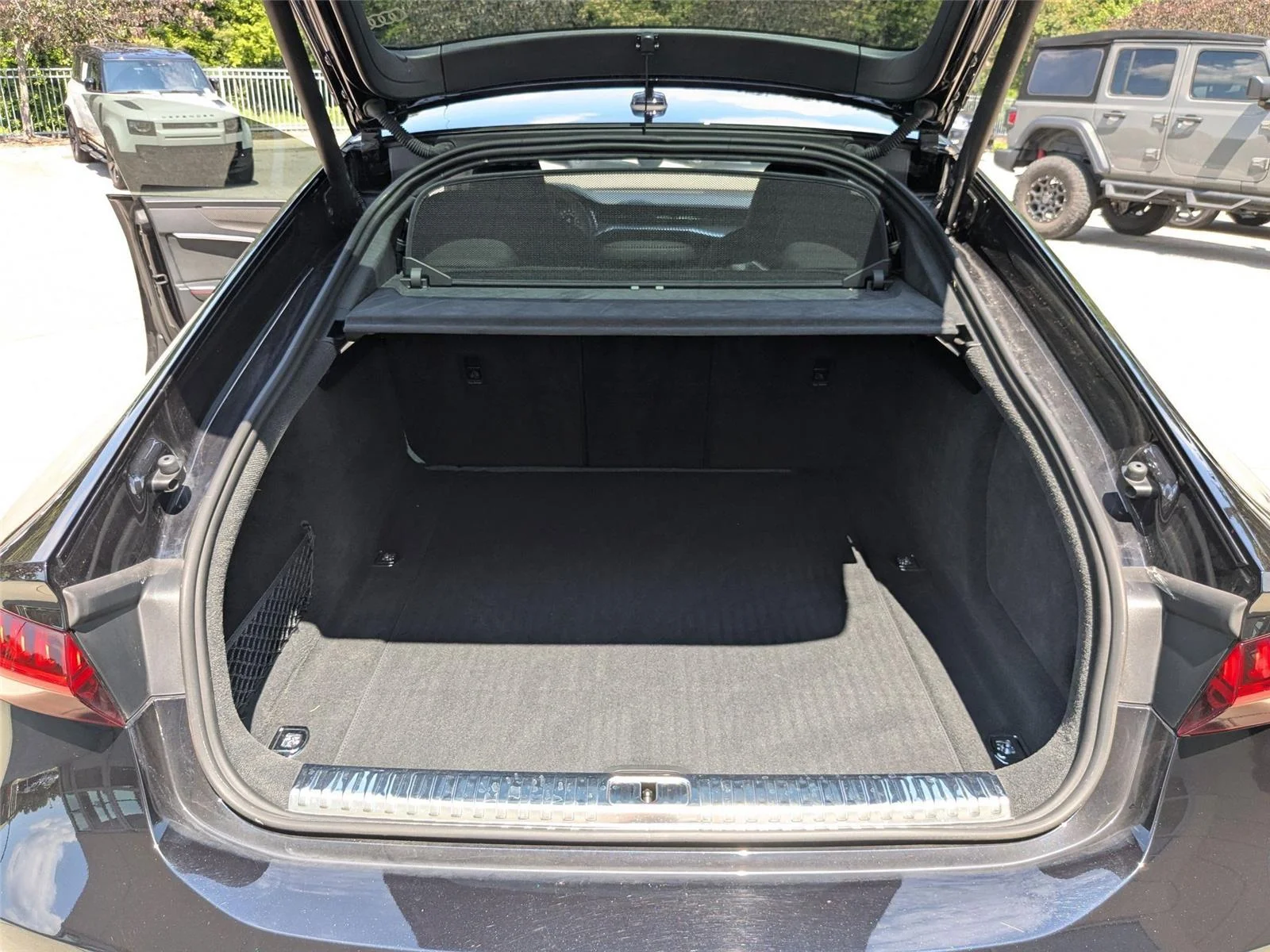 Used 2022 Sebring Black Crystal Effect AUDI  image 30