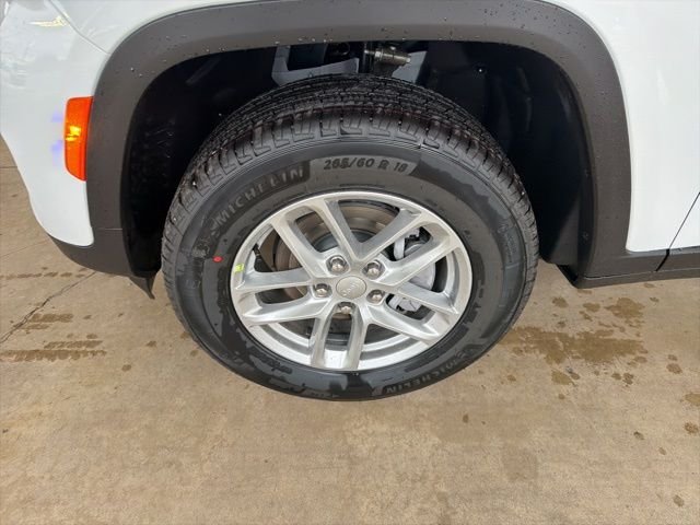 New 2026 Bright White Clear-Coat Exterior Paint Jeep Laredo X image 10
