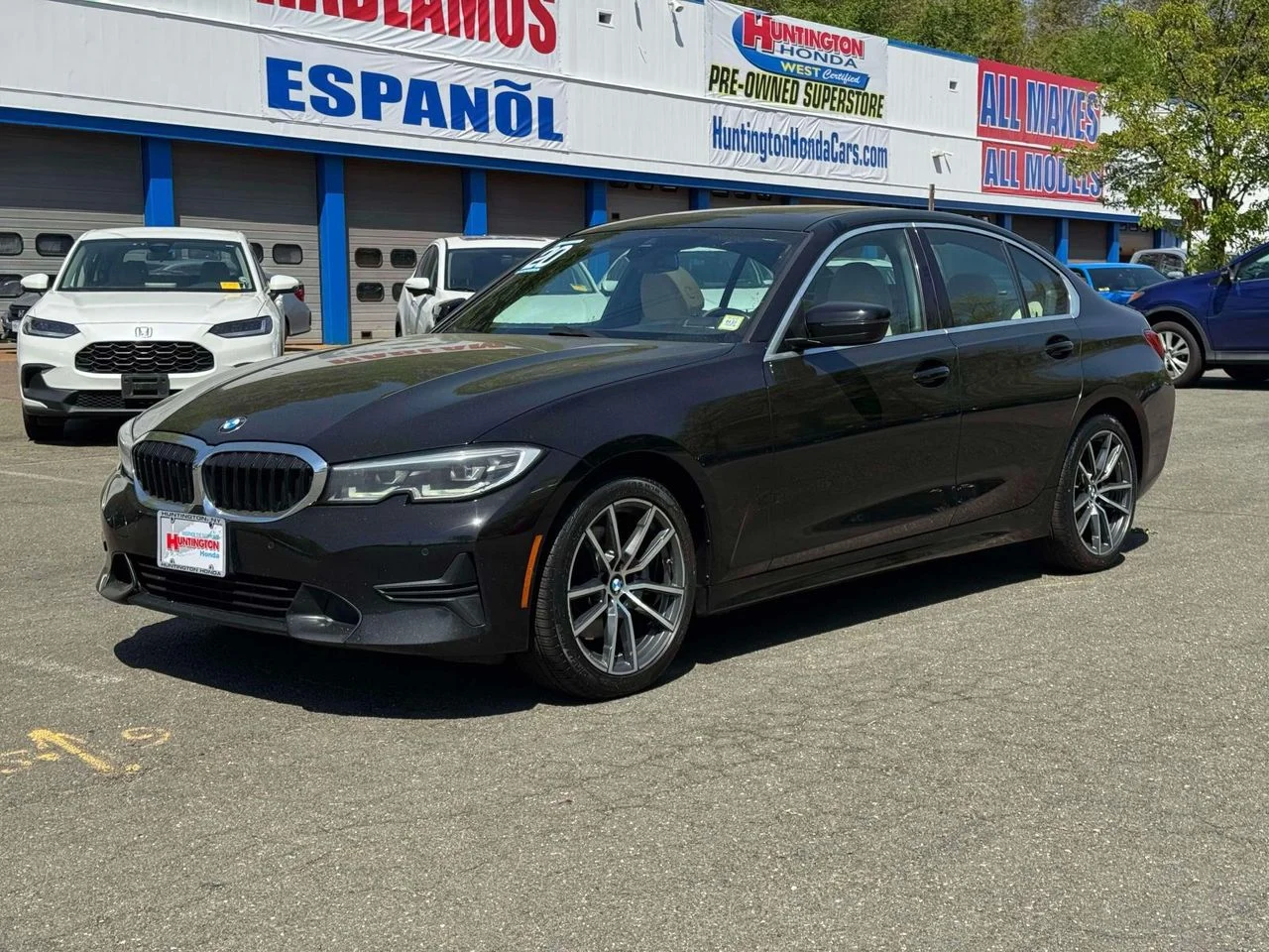 Used 2020 Jet Black BMW xDrive image 3