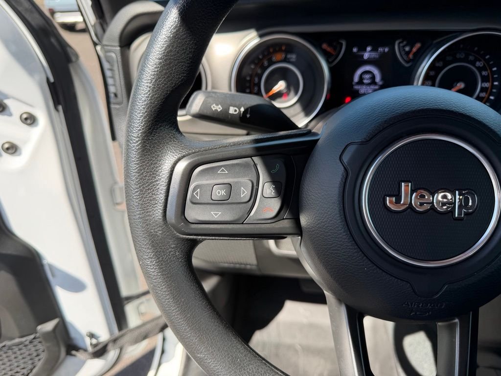 Used 2022 Bright White Clearcoat Jeep Unlimited Sport image 16