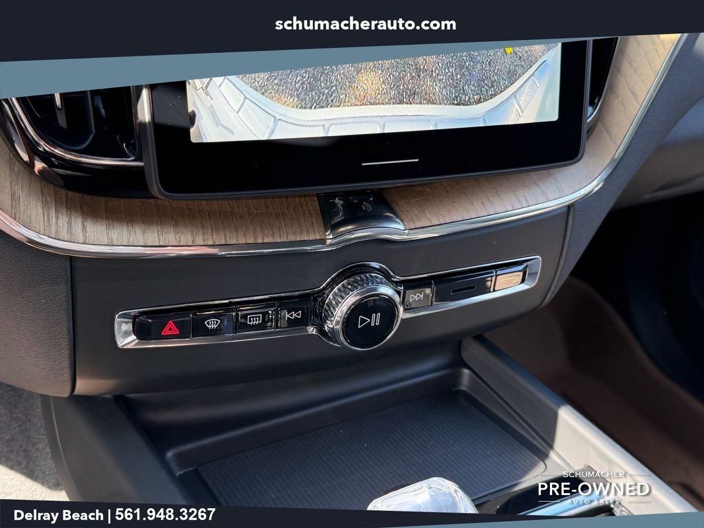 Used 2026 White Volvo B5 Plus image 21