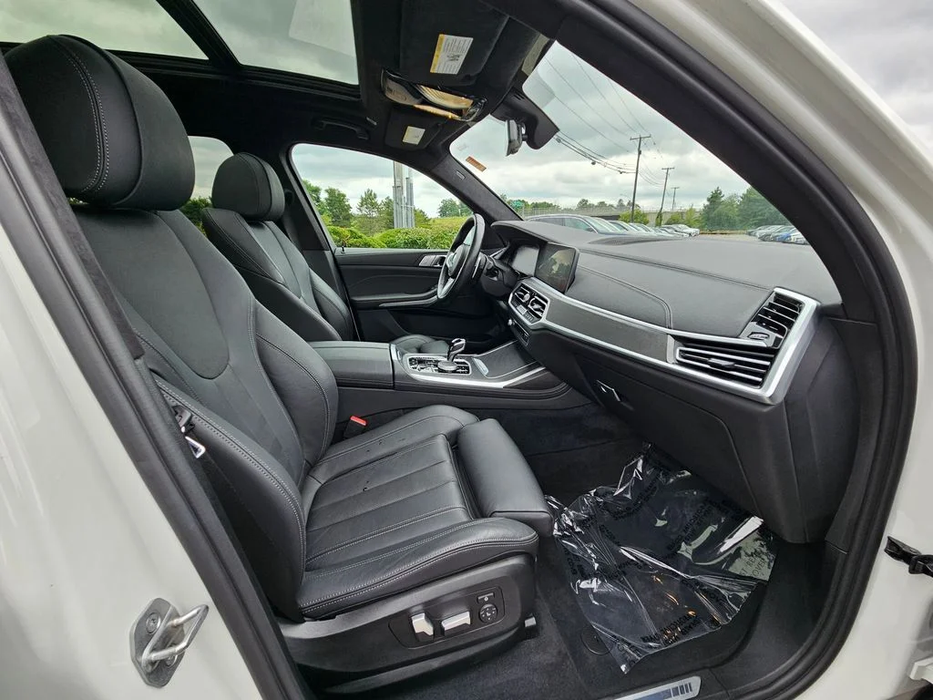 Certified Used 2022 Alpine White BMW xDrive40i image 17
