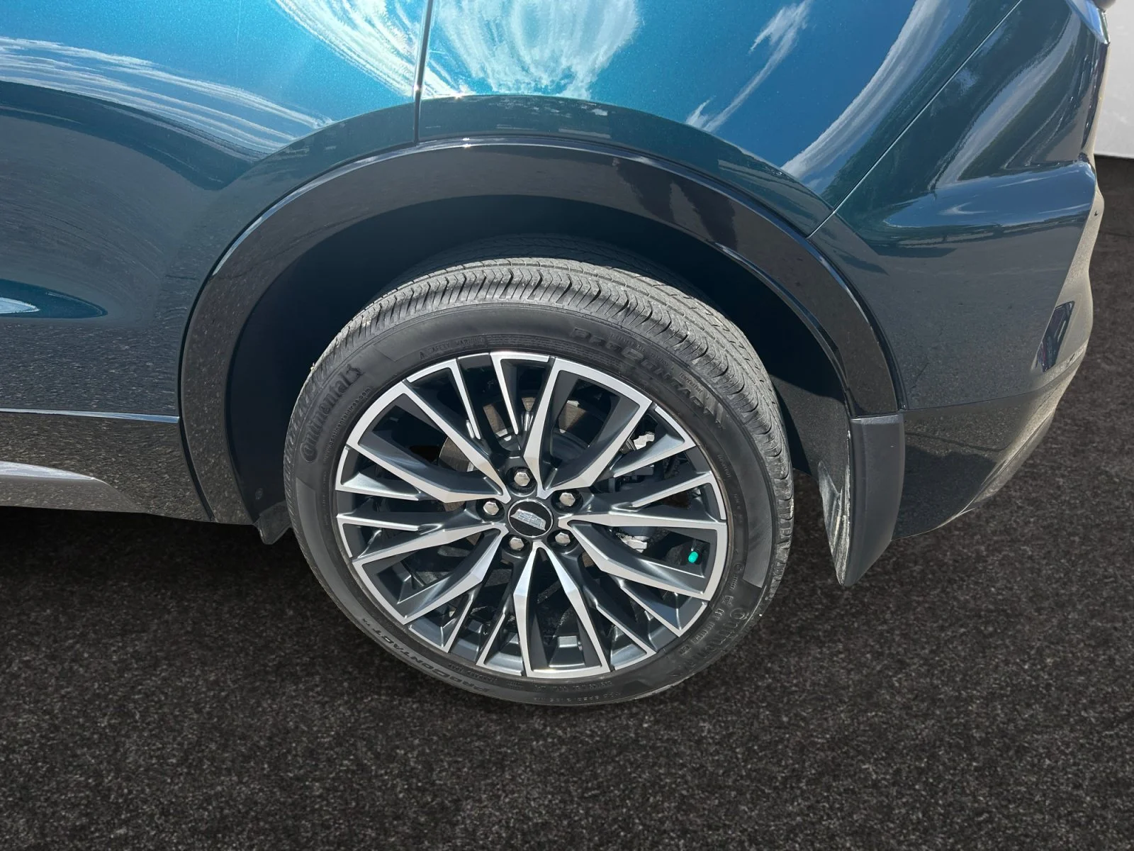 Used 2025 EMERALD LAKE GREEN Cadillac AWD Sport image 9