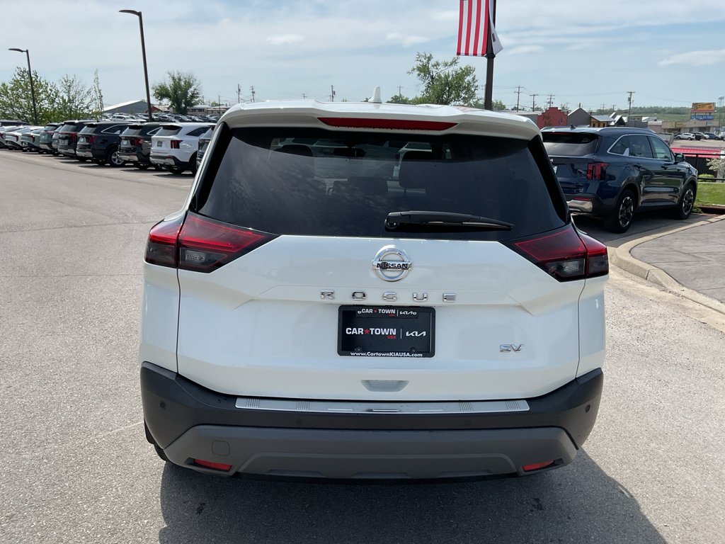 Used 2021 Pearl White Tricoat Nissan SV image 8