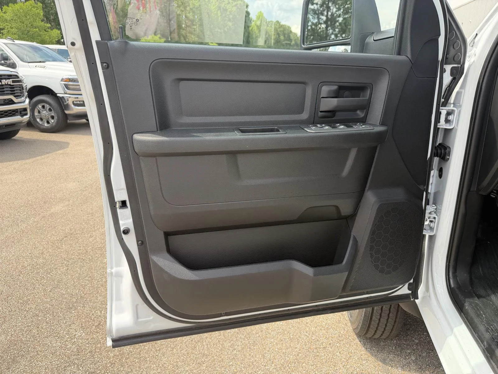 New 2026 Bright White Clear-Coat Exterior Paint RAM Tradesman image 15