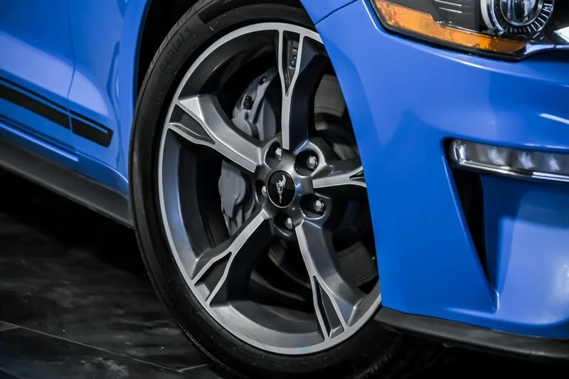 Used 2022 Grabber Blue Ford GT Premium image 3