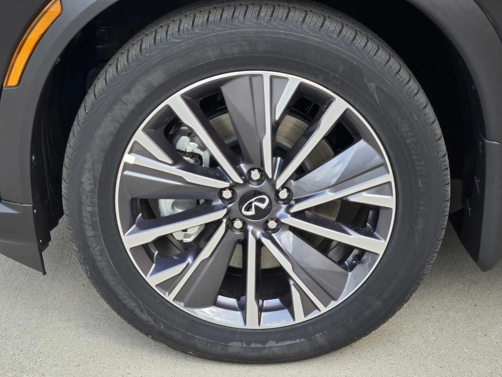 New 2027 MINERAL BLACK INFINITI Luxe FWD image 7