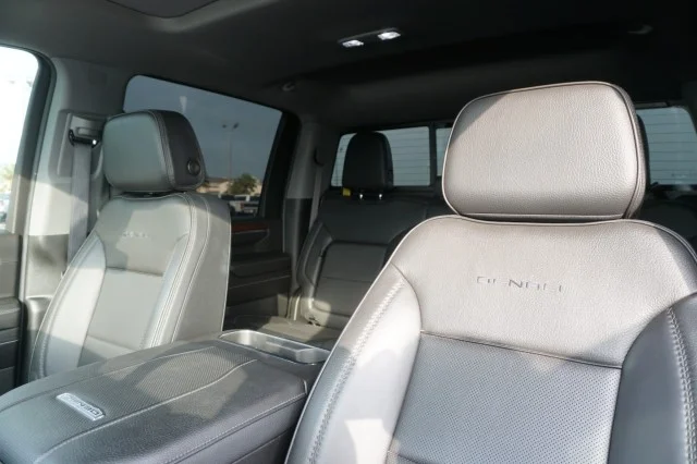 Used 2024  GMC Denali image 17