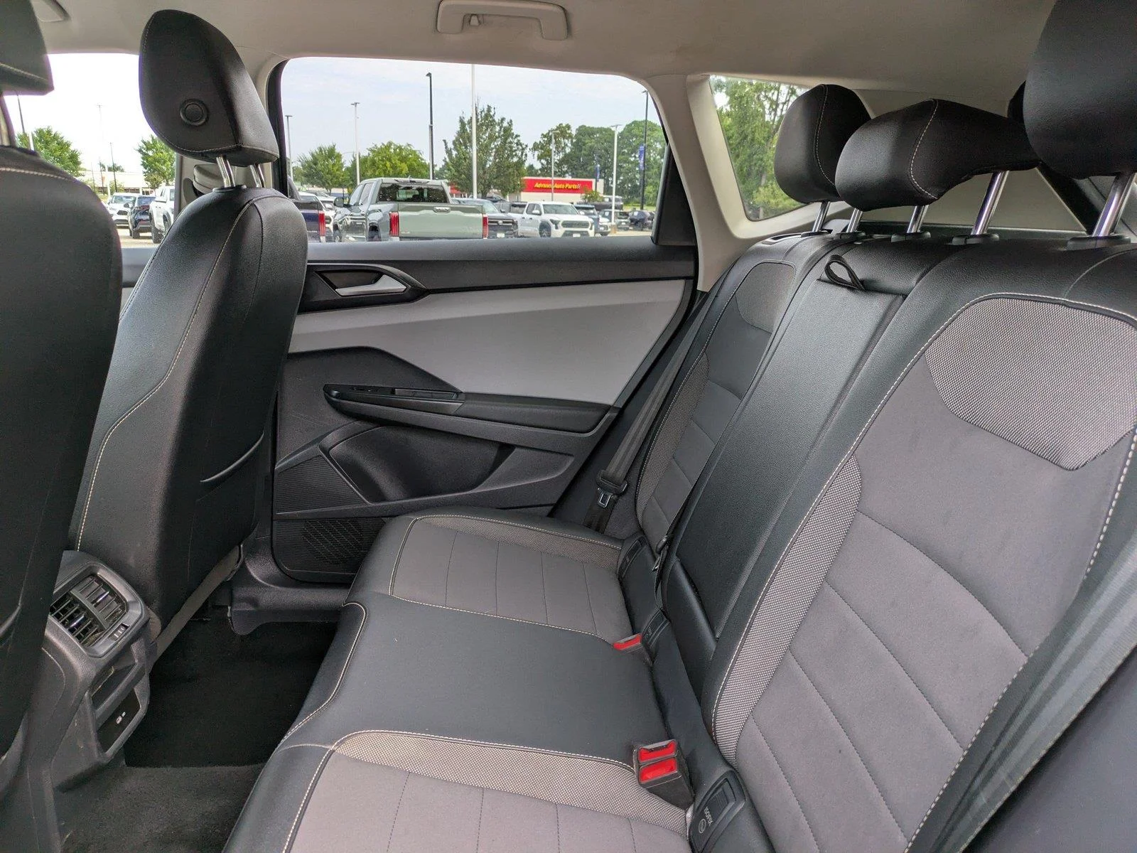 Used 2022 Platinum Gray Metallic Volkswagen SE image 14