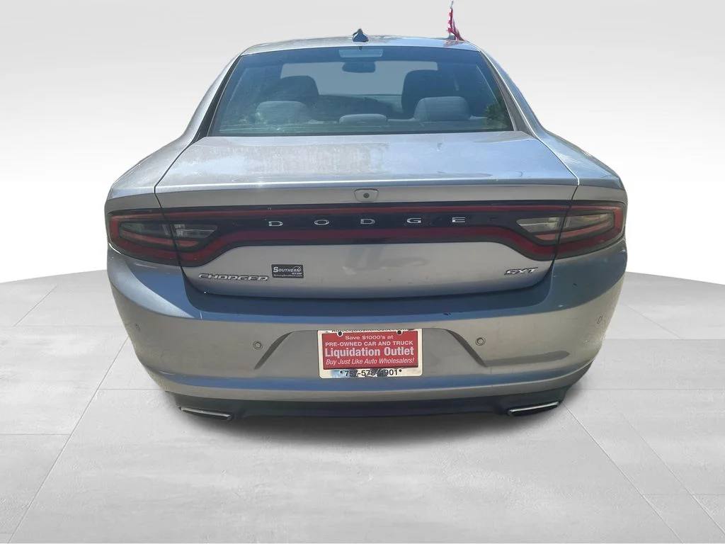 Used 2018 Silver Dodge V6 image 25