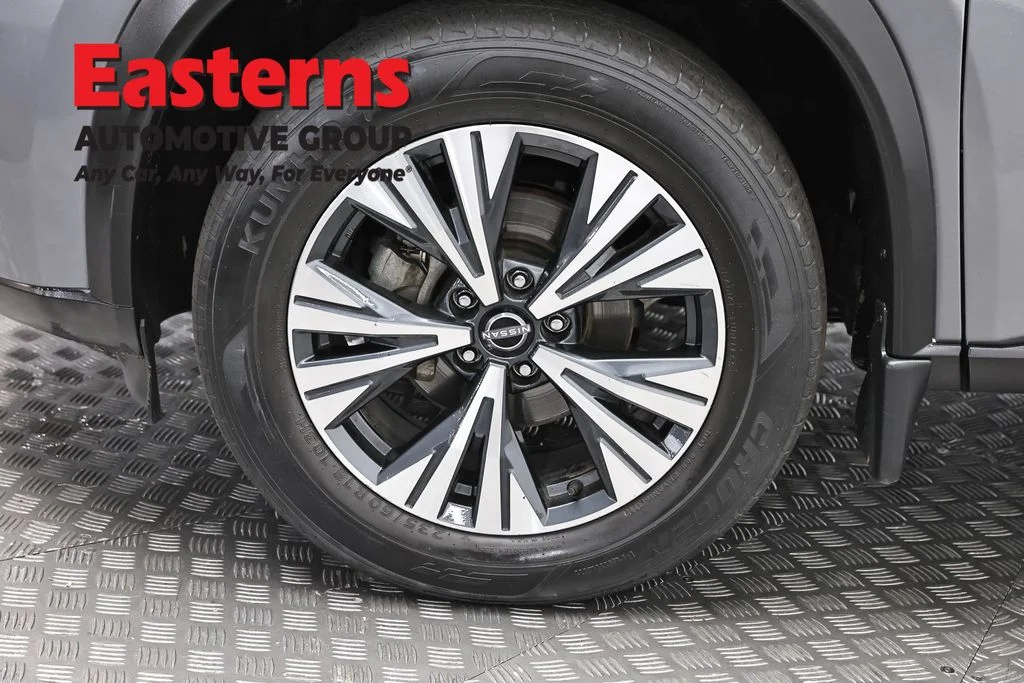 Used 2023 Gray Nissan SV image 32