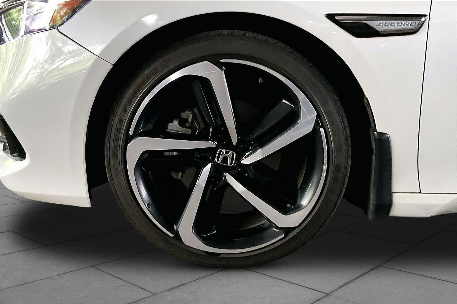 Used 2022 Platinum White Pearl Honda Sport SE image 10