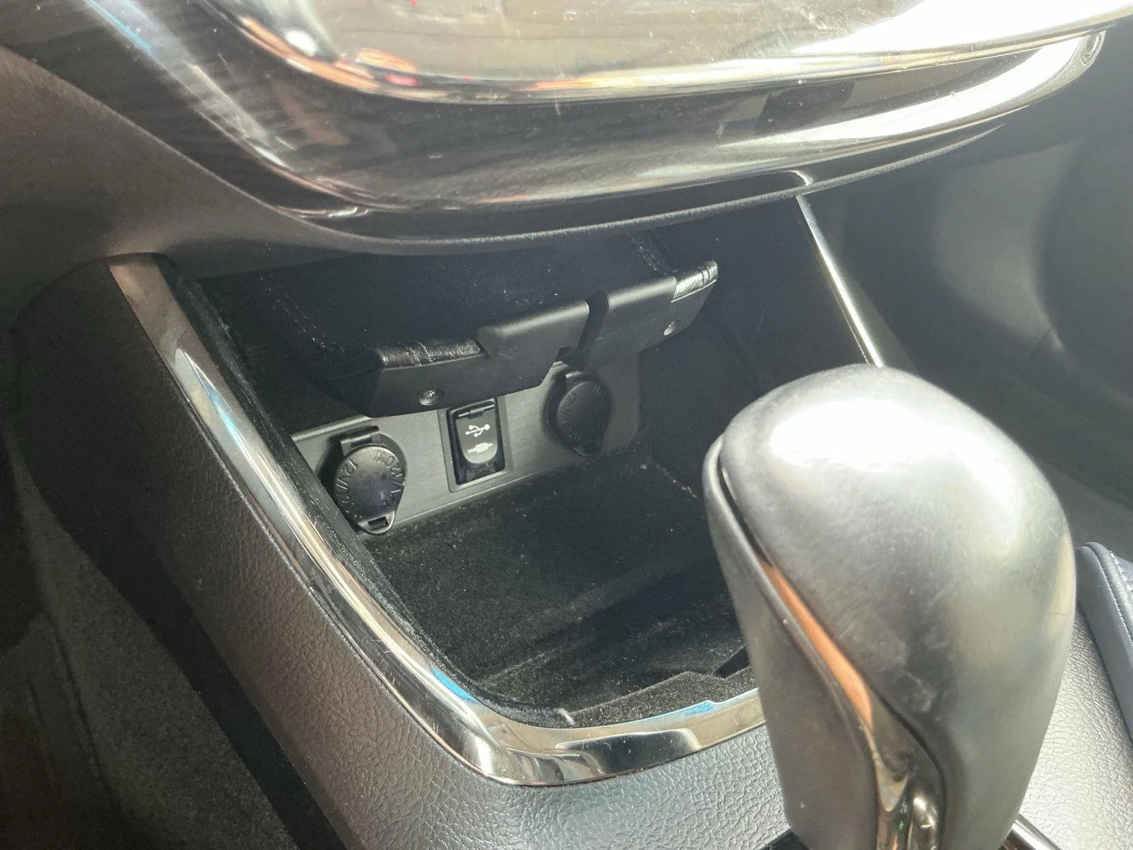 Used 2013 Classic Silver Metallic Toyota Limited image 8