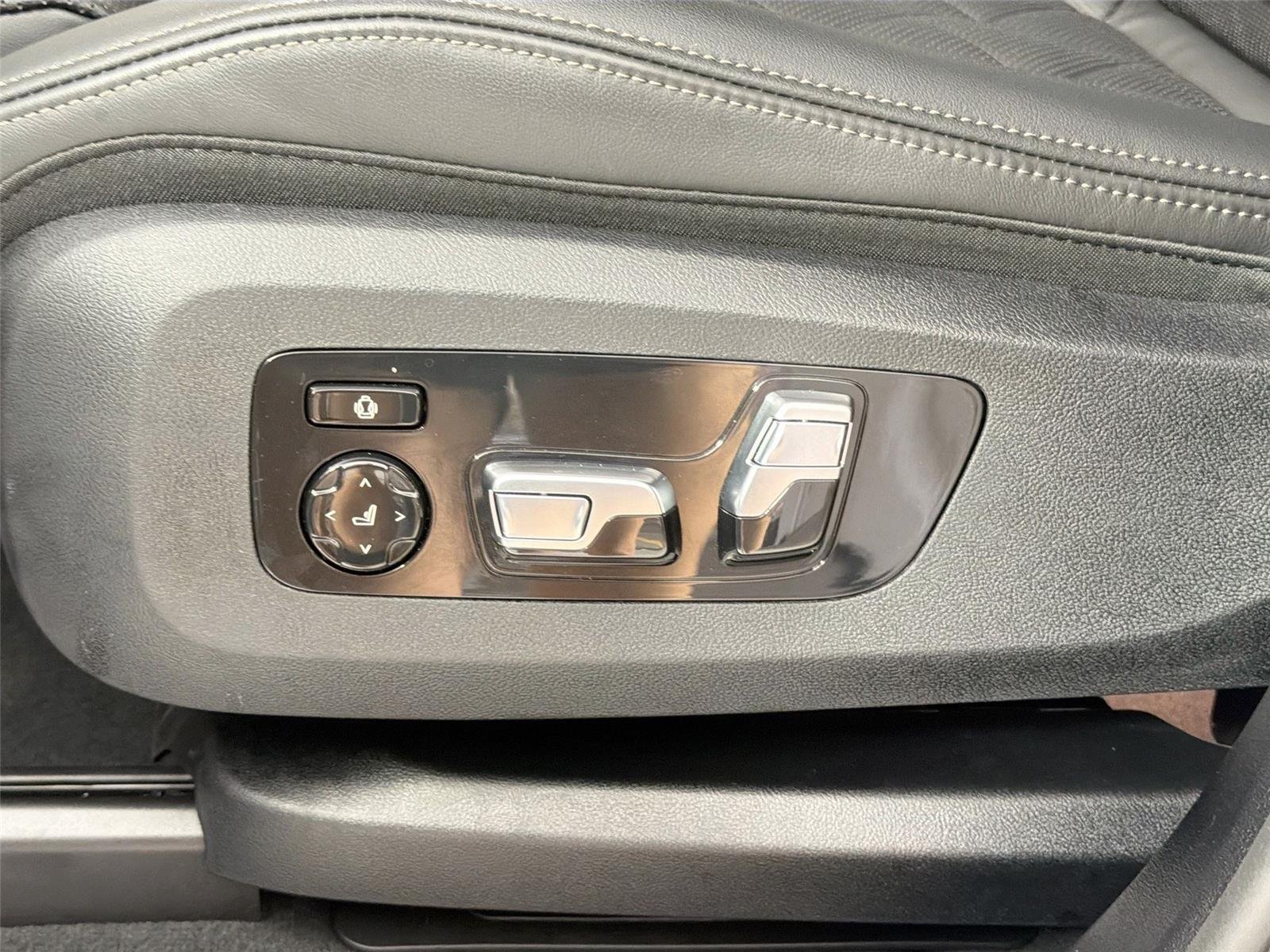 Certified Used 2026 Brooklyn Grey Metallic BMW xDrive40i image 17
